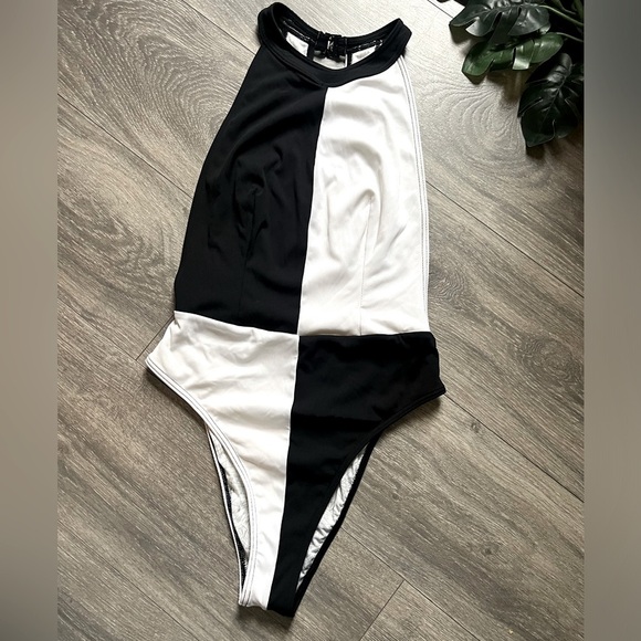 Volcom Simply Rib monochrome swimsuit size M - Picture 8 of 16
